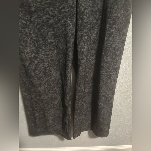 Athleta Topanga Printed Jumpsuit in Viper Black Size XS Lightweight Pockets - Picture 11 of 14